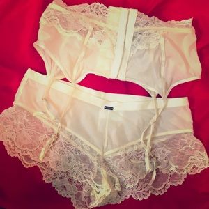 Calvin Klein cream garter belt and panty set szS